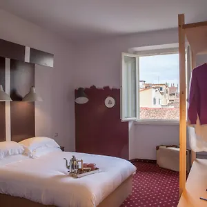 Otel Dome ***