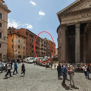 A Window On Pantheon Apartment
