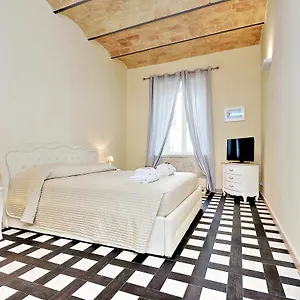 Colosseum Apartment